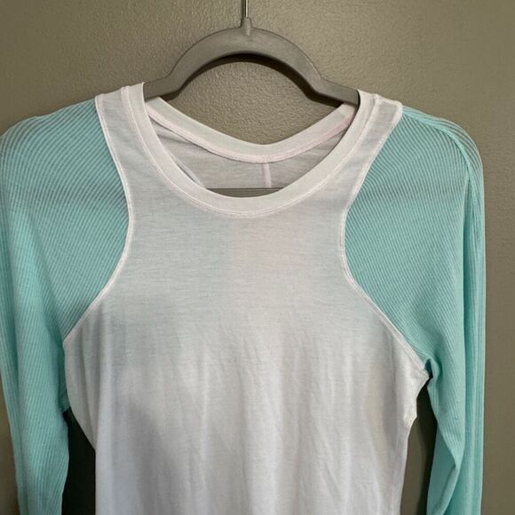 Lululemon Digni Tee Long Sleeve size 8 - Picture 4 of 6